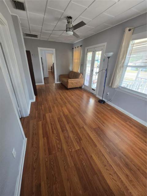 146 NE Madison Circle, St Petersburg FL - photo 10 of 25