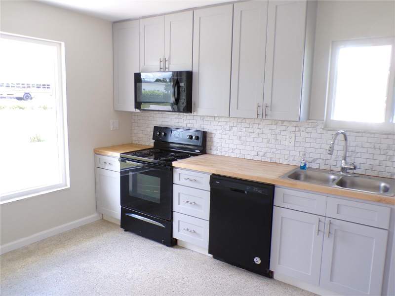 2 bedroom Single Family Residence at 2185 Easy Street, Port Charlotte Sec 033, Port Charlotte — photo 2