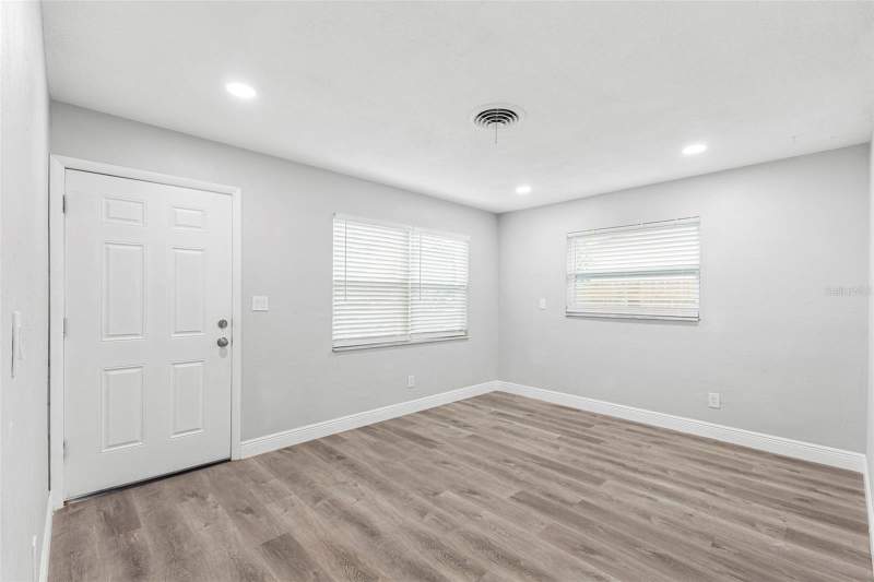 4 bedroom Single Family Residence at 2443 26th Avenue, Pecan Highlands, St Petersburg — photo 3