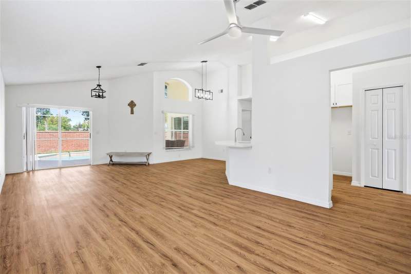 4 bedroom Single Family Residence at 1500 Casterton Circle, Westridge, Davenport — photo 4