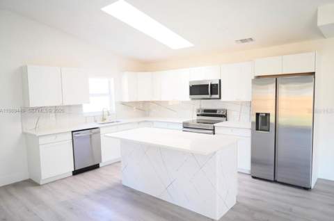563 Presque Isle Drive, Port Charlotte FL - photo 7 of 36