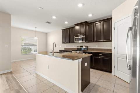 2719 Garden Falls Drive, Brandon FL - photo 12 of 39