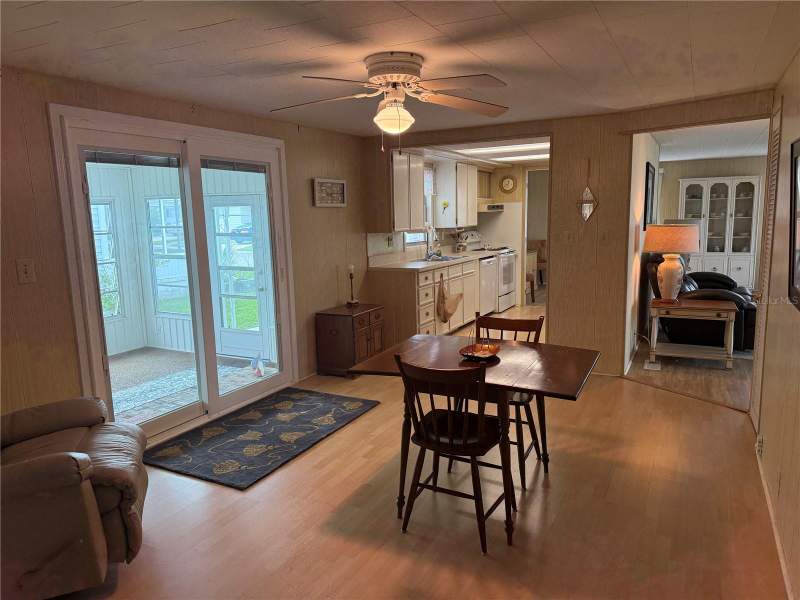 2 bedroom Mobile Home at 651 Iris Drive, Japanese Gardens Mhp, Venice — photo 4