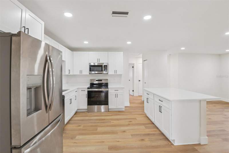 4 bedroom Single Family Residence at 920 43RD AVENUE, SNELL SHORES, ST PETERSBURG — photo 2