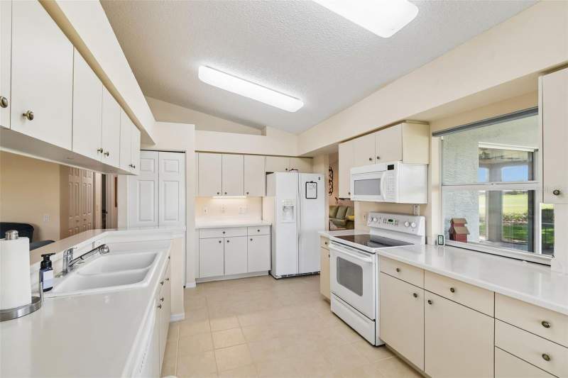2 bedroom Single Family Residence at 18508 Grand Club Drive, Heritage Pines Village 24, Hudson — photo 4
