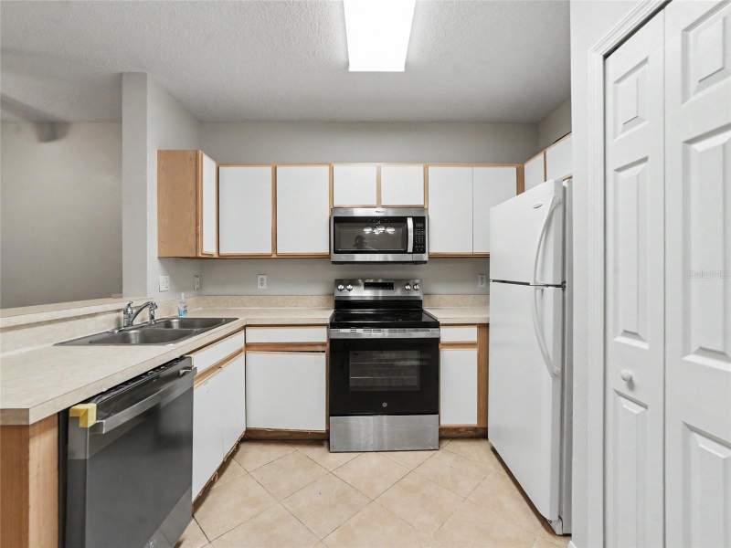 3 bedroom Townhouse at 6561 Osprey Lake Circle, Osprey Run Twnhms Ph 1, Riverview — photo 5