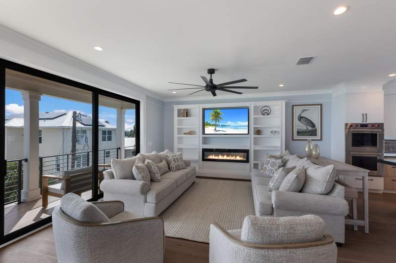 6 bedroom Single Family Residence at 2415 Avenue B, Ilexhurst, Bradenton Beach — photo 5