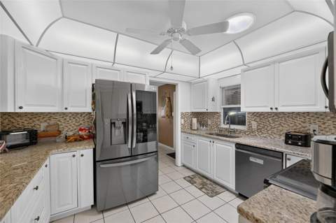 907 Bluewater Drive, Sun City Center FL - photo 16 of 36