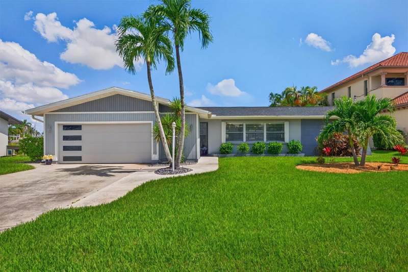 3 bedroom Single Family Residence at 1633 Edith Esplanade, Cape Coral, Cape Coral — photo 2