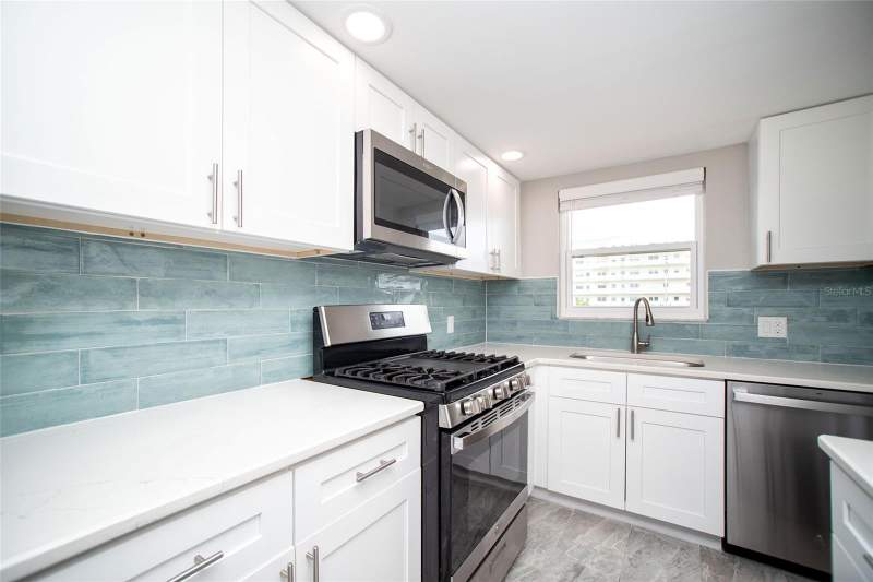 2 bedroom Condominium at 5840 30th Avenue #202, Town Shores Of Gulfport, Gulfport — photo 5