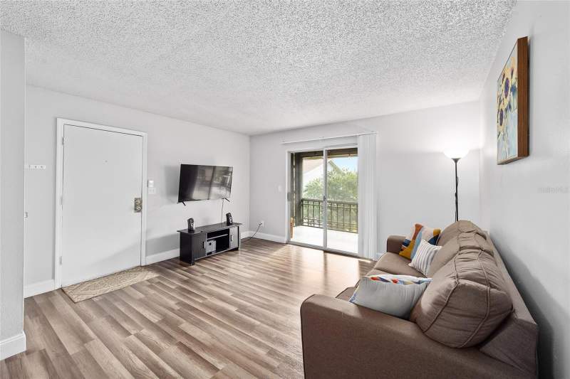 1 bedroom Condominium at 6519 W Newberry Road #1210, Oaks, Gainesville — photo 5