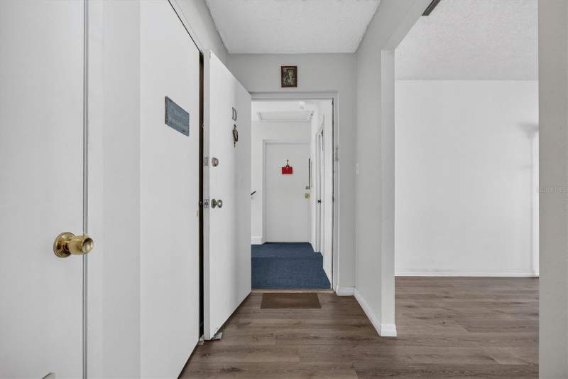 1 bedroom Condominium at 8522 10th Street #D, Jamestown Condo, St Petersburg — photo 5