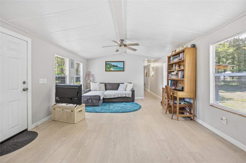 2 bedroom Manufactured Home at 2412 NW 116th Place, Seminole Woods, Gainesville — photo 3