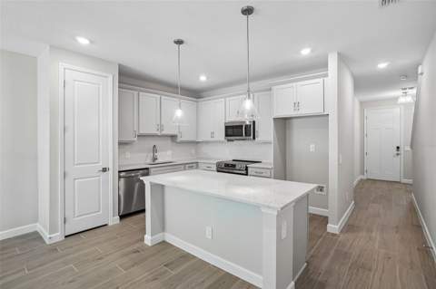 7328 Deer Valley Circle, Tampa FL - photo 7 of 28