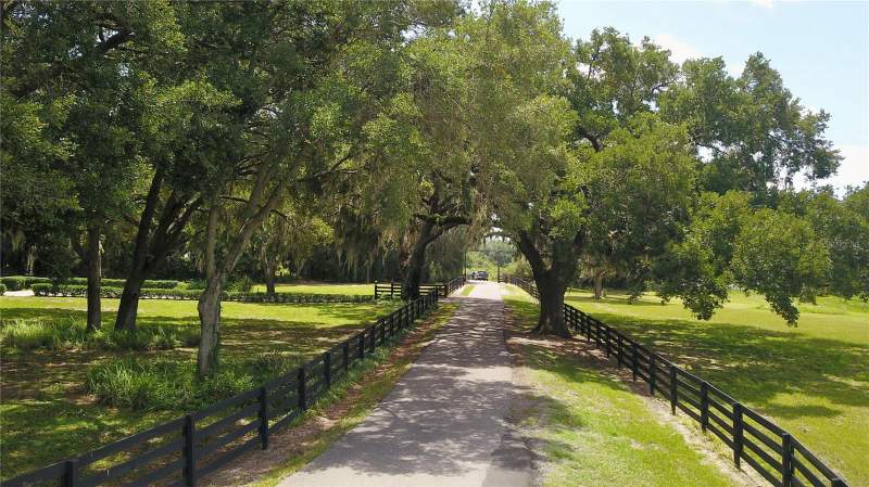 6 bedroom Farm at 16945 W Phil C Peters Road, Na, Winter Garden — photo 3