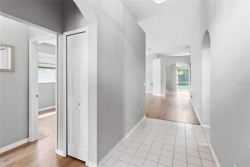 4 bedroom Single Family Residence at 2412 Runyon Circle, Hunters Creek Tr 115 Ph 01 Rep, Orlando — photo 4
