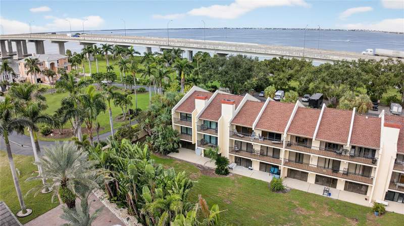 2 bedroom Condominium at 7550 Sunshine Skyway Lane #P12, Seapointe Terrace Condo, St Petersburg — photo 2