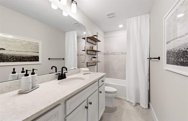 4 bedroom Single Family Residence at 17045 Moonflower Drive, Lakespur Wellen Park, Venice — photo 3