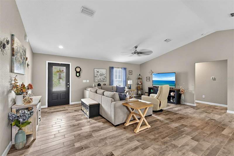 3 bedroom Single Family Residence at 14330 Maidstone Avenue, Port Charlotte Sec 093, Port Charlotte — photo 5