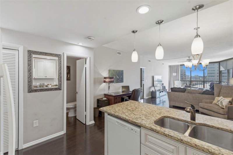 1 bedroom Condominium at 1 Beach Drive #1109, Bayfront Tower Condo, St Petersburg — photo 5