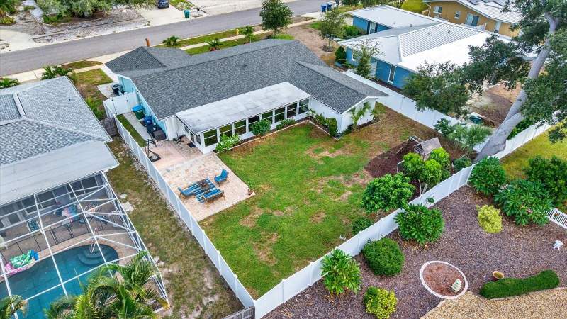 4 bedroom Single Family Residence at 14380 Passage Way, Imperial Point, Seminole — photo 2