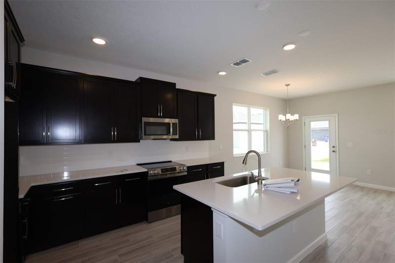 3 bedroom Townhouse at 1385 Hyde Street, Center Lake On The Park, St Cloud — photo 3