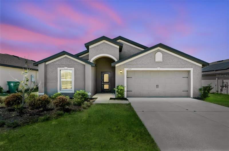 3 bedroom Single Family Residence at 1729 CANAAN LOOP, RIDGE AT SWAN LAKE, DUNDEE — photo 1