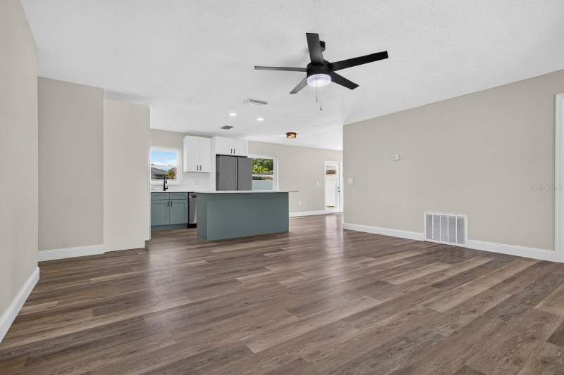 3 bedroom Single Family Residence at 1002 Winchester Court, Woodbery Estates, Brandon — photo 5