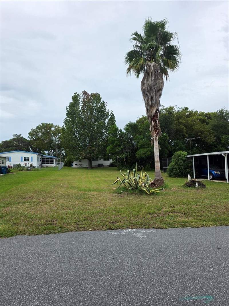 2 bedroom Mobile Home at 8095 Western Circle Drive, High Point Mh Sub, Brooksville — photo 2