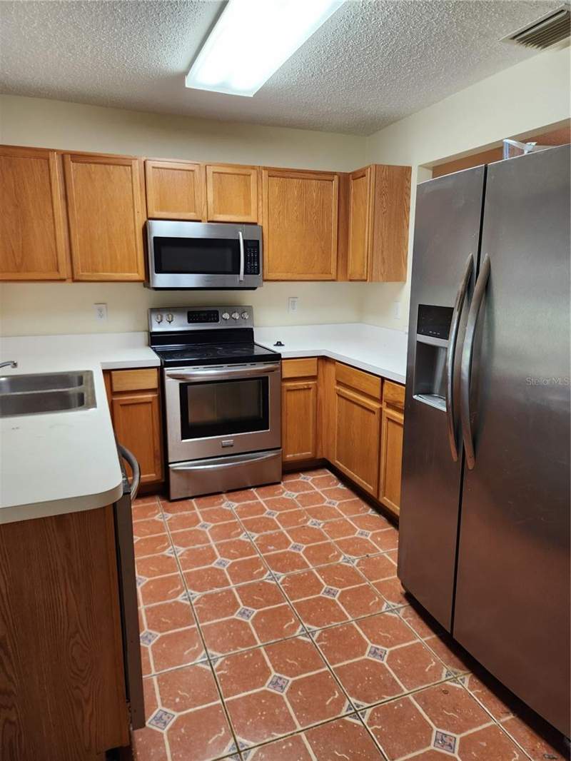 2 bedroom Townhouse at 10815 Brickside Court, Summerfield Village 1 Tr 2, Riverview — photo 4