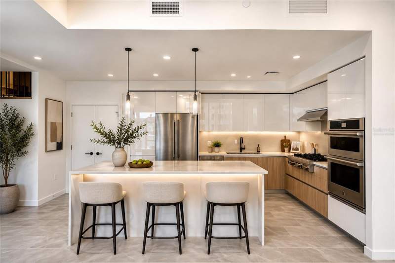 4 bedroom Condominium at 400 Central Avenue #407, 400 Central, St Petersburg — photo 4