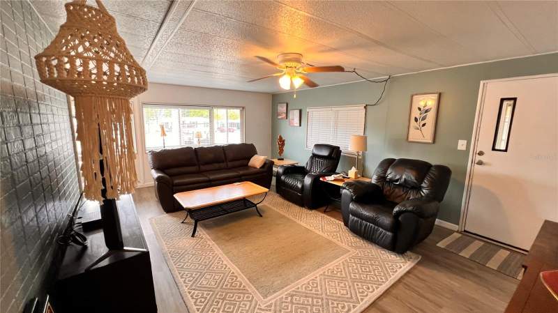 2 bedroom Mobile Home at 9287 Highpoint Boulevard, High Point Mh Sub, Brooksville — photo 4