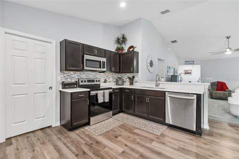 6917 Gideon Circle, Zephyrhills FL - photo 15 of 58
