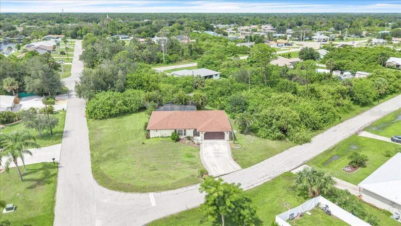 3 bedroom Single Family Residence at 19358 Abhenry Circle, Port Charlotte Sec 092, Port Charlotte — photo 2