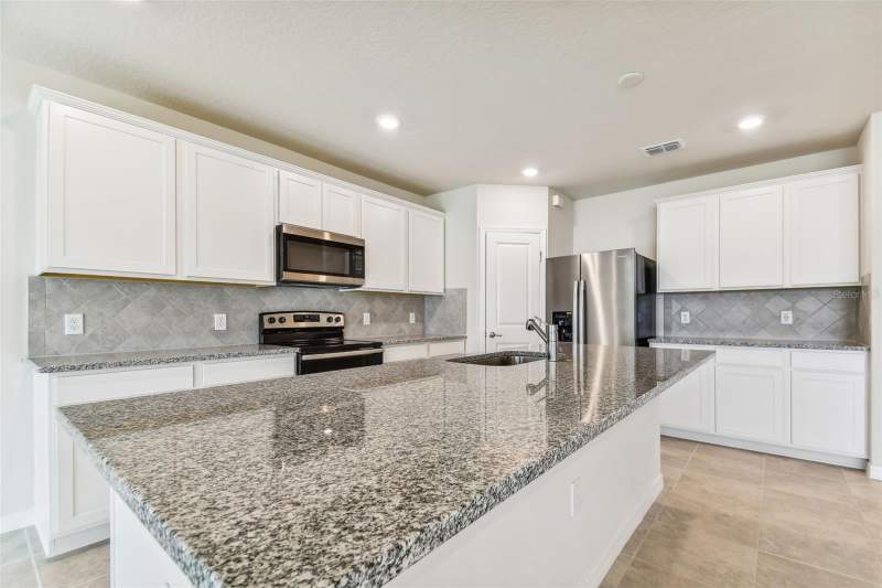 5 bedroom Single Family Residence at 13718 Evergreen Valley Drive, Spencer Glen North, Riverview — photo 3