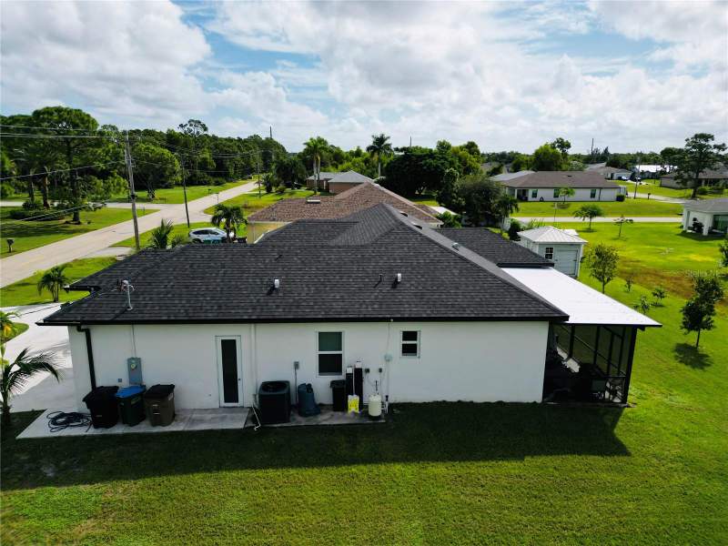 3 bedroom Single Family Residence at 528 Jacaranda Parkway, Cape Coral, Cape Coral — photo 2