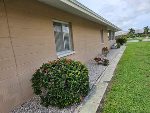 1505 N Pebble Beach Boulevard, Sun City Center FL - photo 6 of 35