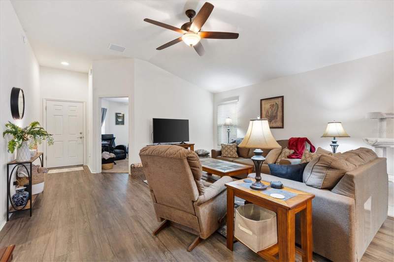 3 bedroom Single Family Residence at 798 Millhorn Loop, Villages Of Pine Hills, The Villages — photo 5