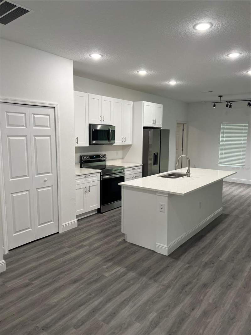 4 bedroom Single Family Residence at 4455 SE 24th Street, Silver Spgs Shores Un 10, Ocala — photo 3