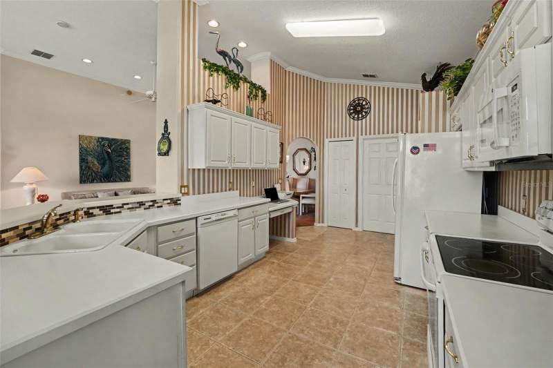 3 bedroom Single Family Residence at 302 High Vista Drive, Ridgewood Lakes Village 05A, Davenport — photo 4
