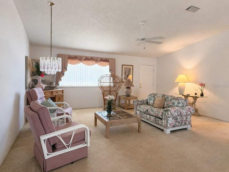 2 bedroom Single Family Residence at 8157 SW 108th Street Road, Oak Run Neighborhood 05, Ocala — photo 4