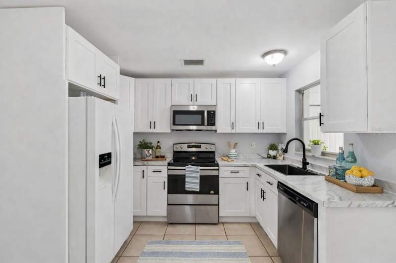 2 bedroom Single Family Residence at 3640 Murrow Street, Seven Spgs Homes, New Port Richey — photo 3