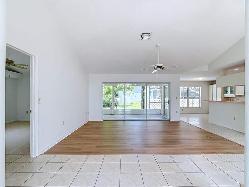 3 bedroom Single Family Residence at 13827 Woodward Drive, Barrington Woods Ph 04, Hudson — photo 5