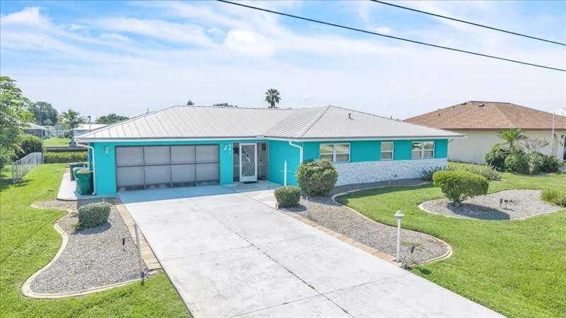 3 bedroom Single Family Residence at 441 W Tarpon Boulevard, Port Charlotte Sec 010, Port Charlotte — photo 2