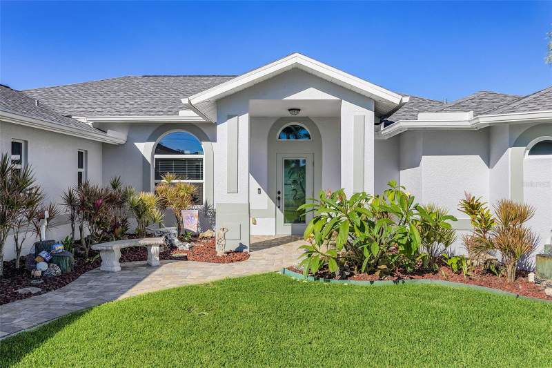 4 bedroom Single Family Residence at 430 NW 39th Avenue, Cape Coral, Cape Coral — photo 5