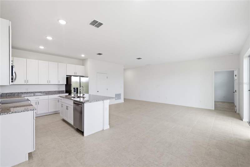 4 bedroom Single Family Residence at 218 Tarpon Bay Boulevard, Tarpon Bay, Haines City — photo 4