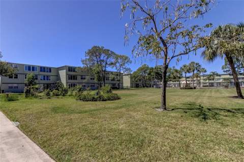 4890 Bay Street #323, St Petersburg FL - photo 6 of 6