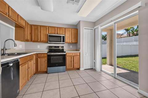 10717 Shady Preserve Drive, Riverview FL - photo 11 of 31