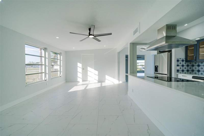 3 bedroom Single Family Residence at 217 W Tarpon Boulevard, Port Charlotte Sec 010, Port Charlotte — photo 5