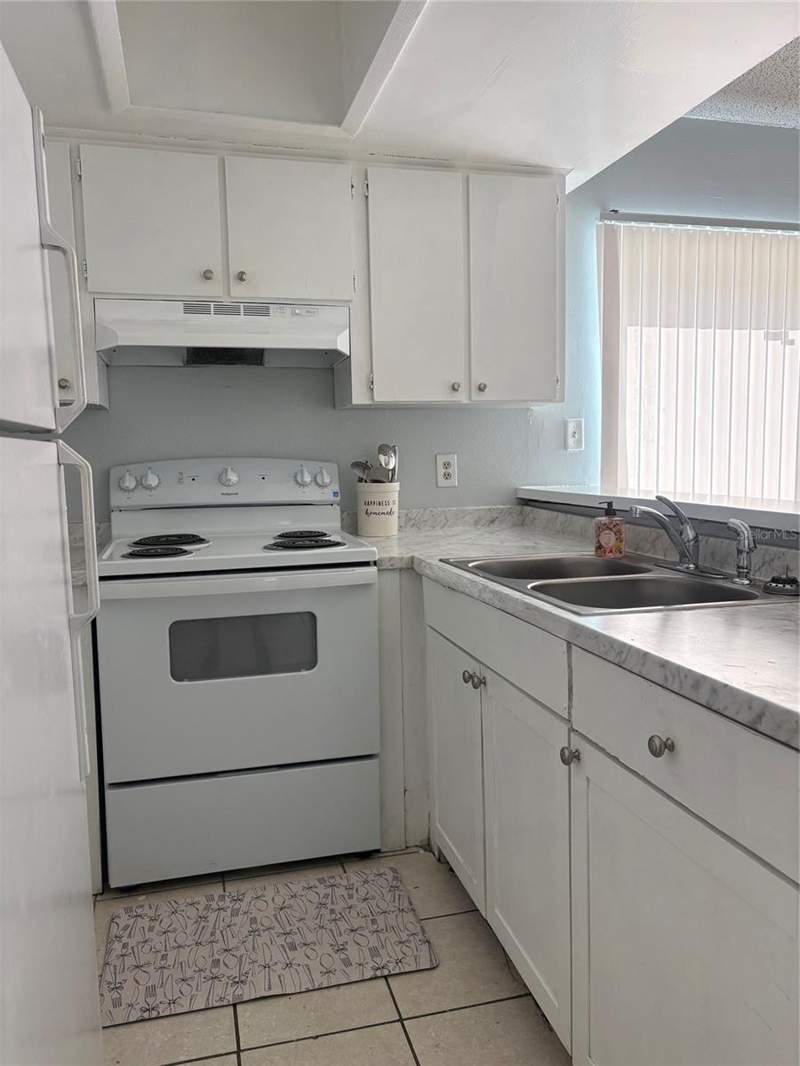 2 bedroom Townhouse at 13045 Londondary Place, Hapshire Villas Unrec Tnhse Place, Tampa — photo 4
